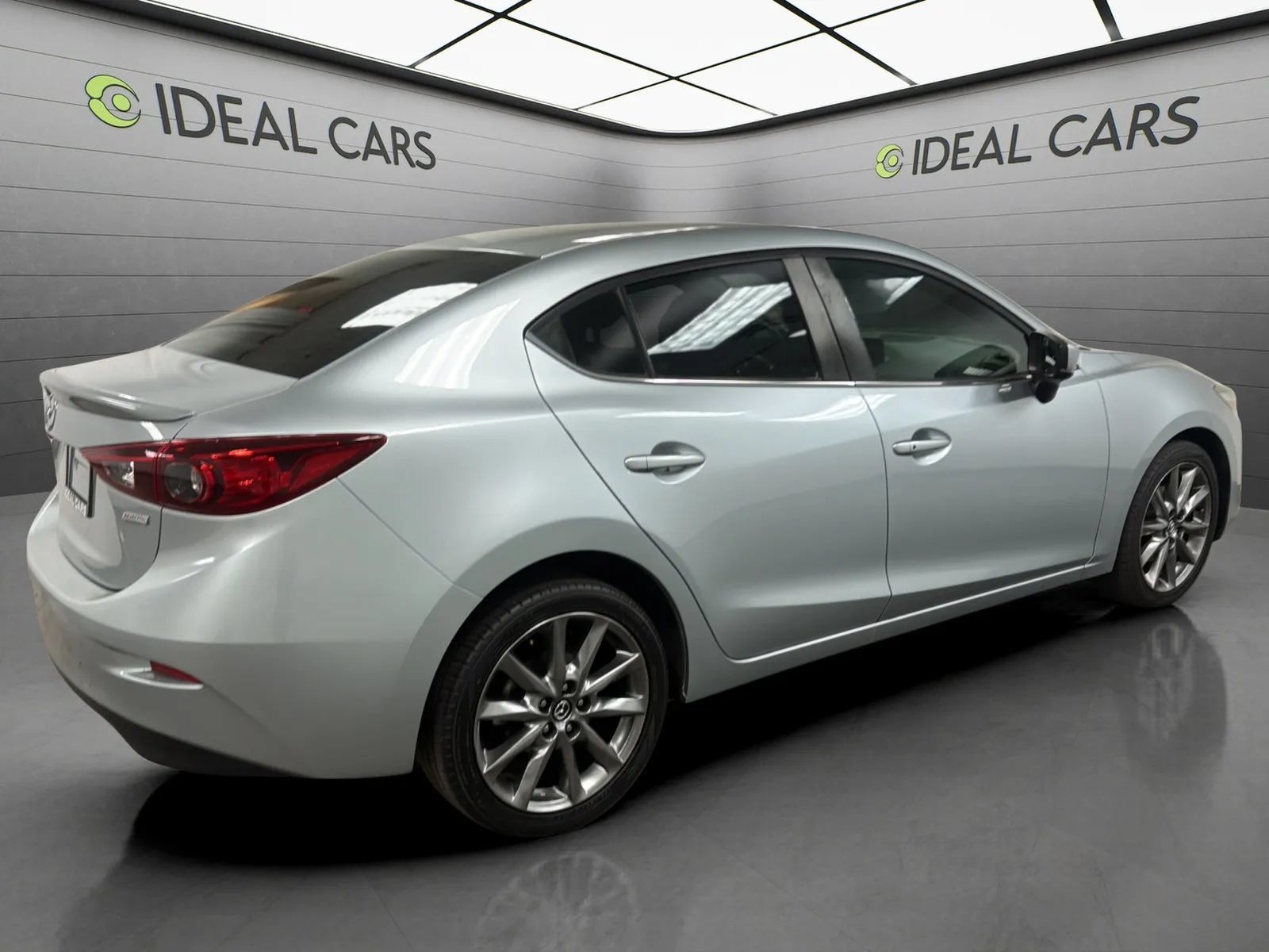 Used 2018 MAZDA MAZDA3 Touring FWD image 5