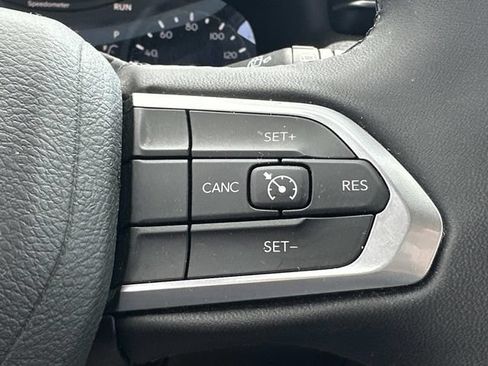 Used 2024 Jeep Compass Latitude AWD/4WD image 23
