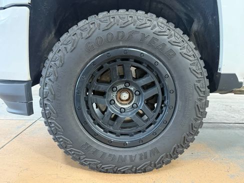Used 2018 Chevrolet Silverado 1500 LT w/ Texas Edition AWD/4WD image 8