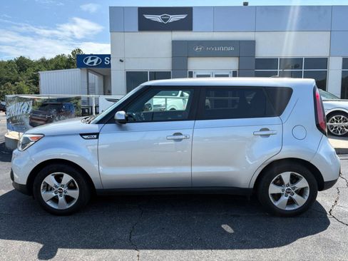 Used 2018 Kia Soul w/ Option Group 020 FWD image 4