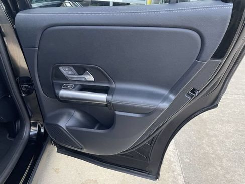 Used 2025 Mercedes-Benz GLA 250 image 36