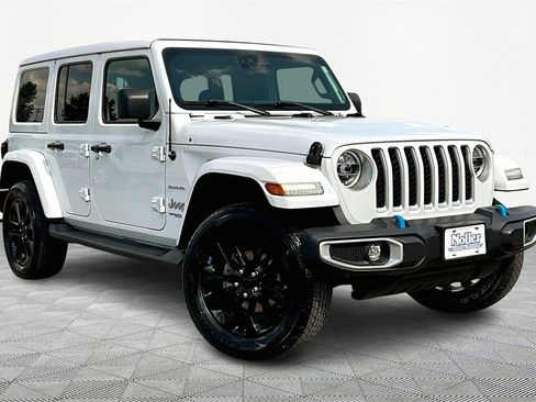 Used 2022 Jeep Wrangler Unlimited Sahara w/ Cold Weather Group image 12