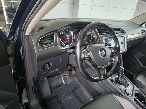 Used 2018 Volkswagen Tiguan SE AWD/4WD image 22