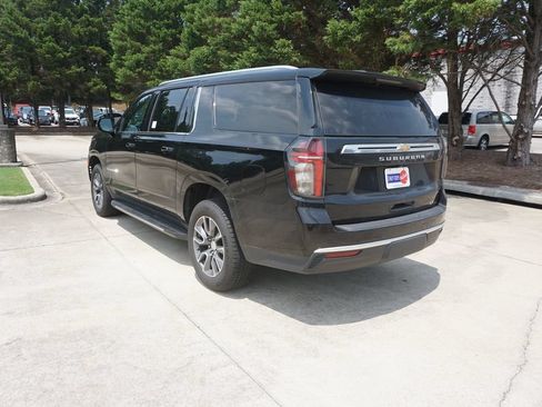 Used 2022 Chevrolet Suburban LT w/ Luxury Package RWD image 21