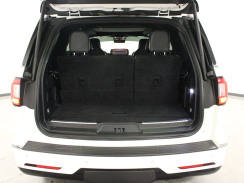 Used 2020 Lincoln Navigator Reserve w/ Luxury Package image 14