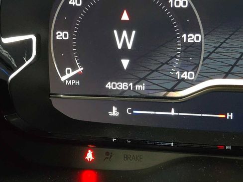 Used 2024 GMC Yukon Denali w/ Advanced Technology Package AWD/4WD image 29