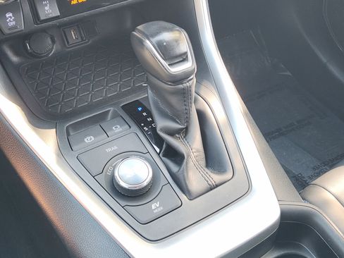 Used 2020 Toyota RAV4 XSE image 25