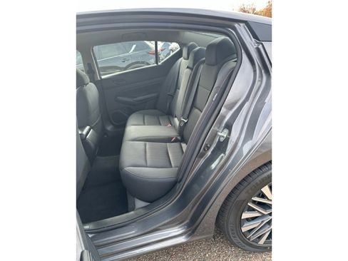 Used 2024 Nissan Altima 2.5 SV image 9