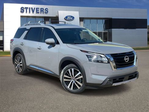 Used 2024 Nissan Pathfinder Platinum FWD image 1