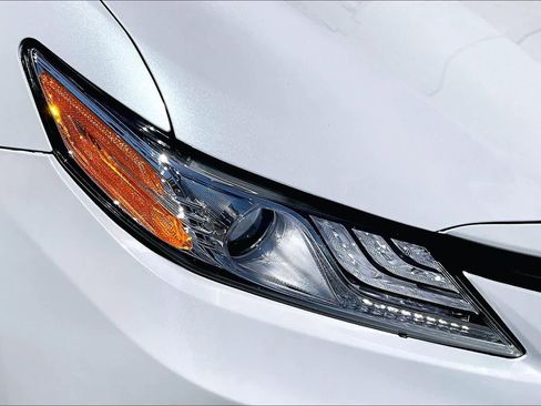 Used 2021 Toyota Camry XLE FWD image 28