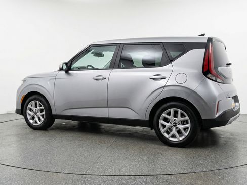 Used 2025 Kia Soul LX w/ LX Technology Package image 6