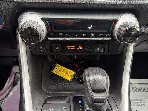 Used 2021 Toyota RAV4 XLE w/ XLE Grade Weather Package image 31