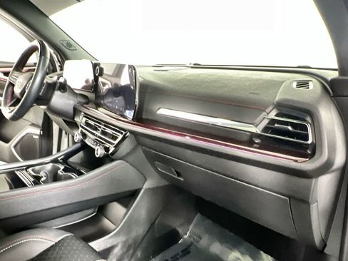 Certified 2024 Chevrolet Traverse RS AWD/4WD image 31