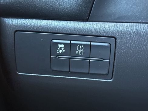 Used 2016 MAZDA MAZDA3 i Sport FWD image 28