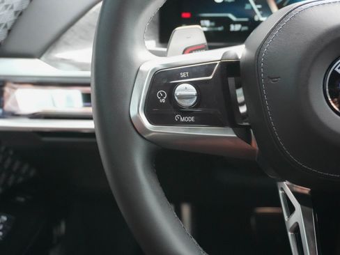 Certified 2023 BMW 760i xDrive w/ Luxury Rear Seating Package image 15