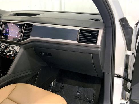 Used 2020 Volkswagen Atlas Cross Sport SEL w/ Cross Sport MDO Package AWD/4WD image 16