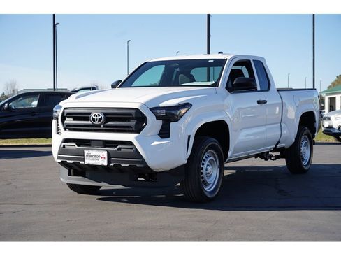 Used 2024 Toyota Tacoma SR image 7