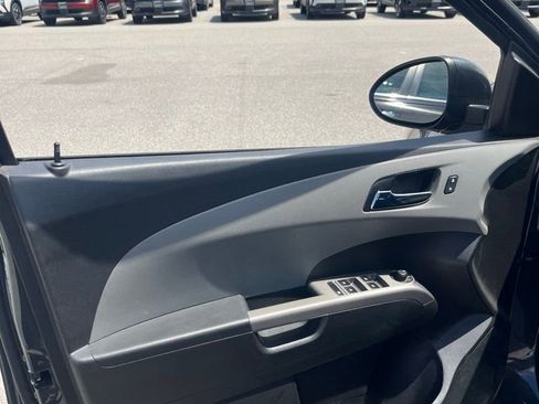 Used 2019 Chevrolet Sonic Premier FWD image 6