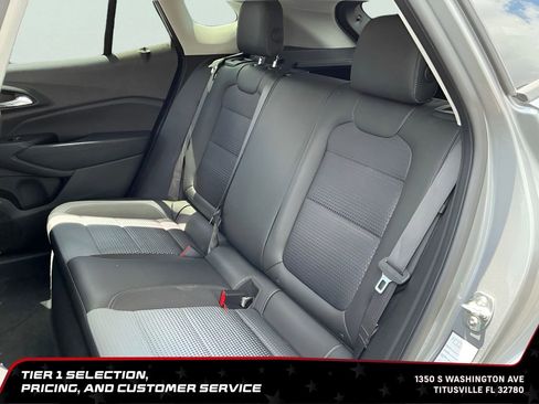 Used 2025 Chevrolet Trax LT w/ LT Convenience Package FWD image 18