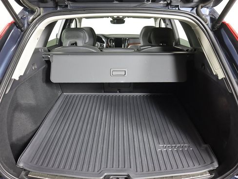 Used 2023 Volvo XC60 B5 Plus w/ Climate Package image 21