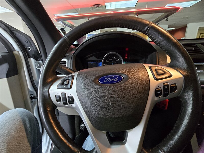 Used 2015 Ford Explorer XLT w/ Equipment Group 202B AWD/4WD image 28