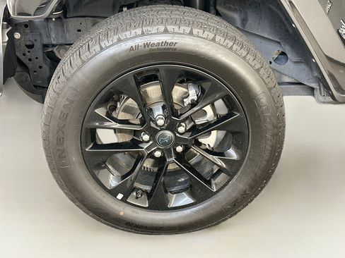 Used 2024 Jeep Wrangler Unlimited Sahara AWD/4WD image 34