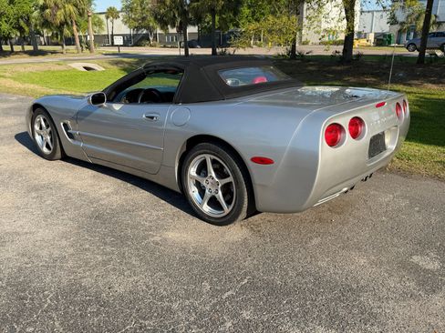 Used 2004 Chevrolet Corvette Convertible w/ Preferred Equipment Group image 12