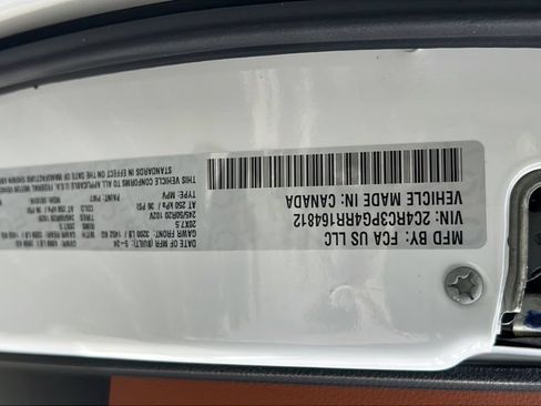Used 2024 Chrysler Pacifica Pinnacle w/ Trailer Tow Group AWD/4WD image 24