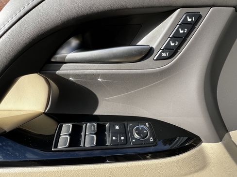 Used 2021 Lexus LX 570 4WD w/ 3rd Row & Luxury Pkg image 14