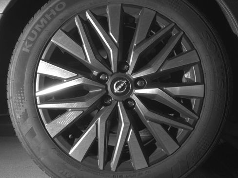 Used 2025 Nissan Altima 2.5 SV FWD image 18