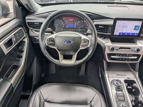 Used 2022 Ford Explorer XLT w/ Equipment Group 202A image 21