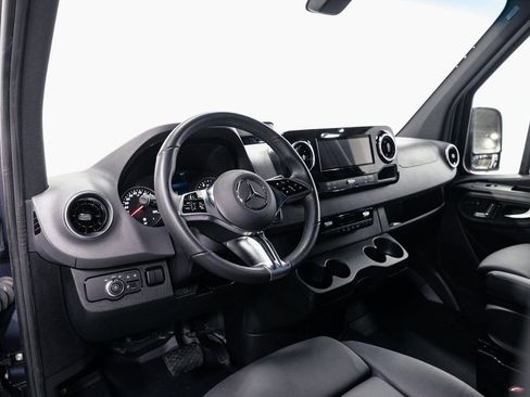 Used 2025 Mercedes-Benz Sprinter 2500 image 8