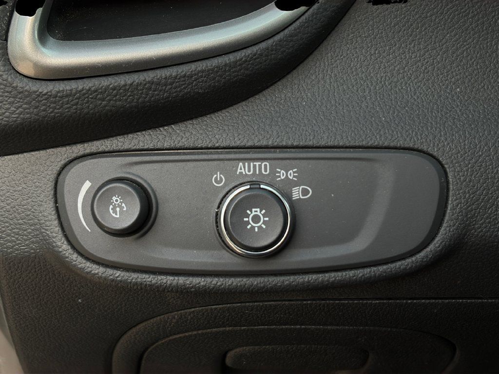 Used 2018 Chevrolet Trax LS AWD/4WD image 24