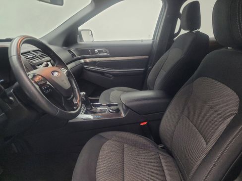 Used 2018 Ford Explorer XLT w/ Equipment Group 201A AWD/4WD image 17
