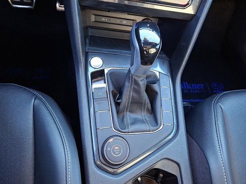 Used 2024 Volkswagen Tiguan SE R-Line image 16