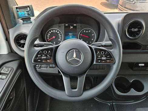 Used 2023 Mercedes-Benz Sprinter 3500 image 14