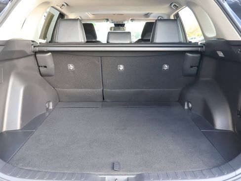 Used 2020 Toyota RAV4 XLE Premium image 21