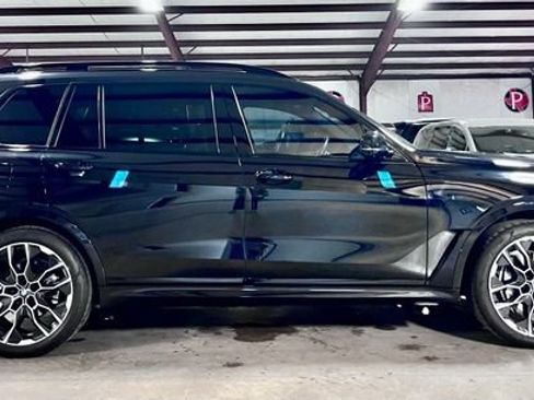 Used 2025 BMW X7 xDrive40i w/ M Sport Package AWD/4WD image 2