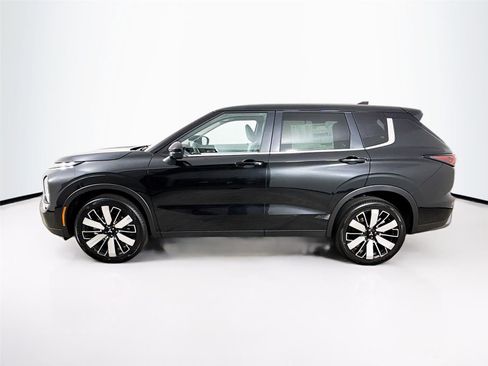 New 2025 Mitsubishi Outlander SE image 4