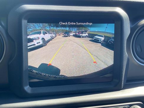 Used 2023 Jeep Wrangler Unlimited w/ Sun & Screen Package image 42