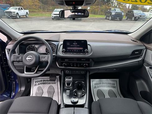 Used 2023 Nissan Rogue S image 11