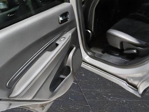 Used 2022 Dodge Durango SRT w/ Technology Group AWD/4WD image 28