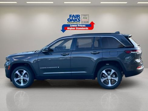 New 2025 Jeep Grand Cherokee Limited w/ Luxury Tech Group II image 12