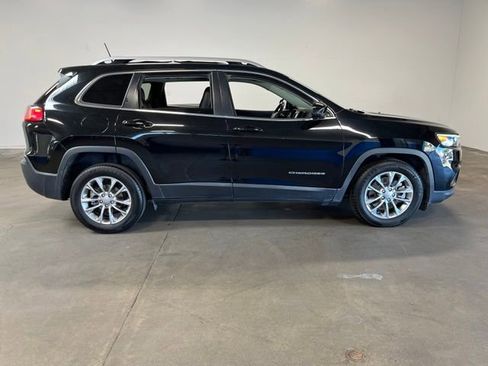 Used 2019 Jeep Cherokee Latitude Plus FWD image 2