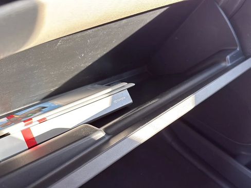 Used 2012 Toyota Sienna LE image 25