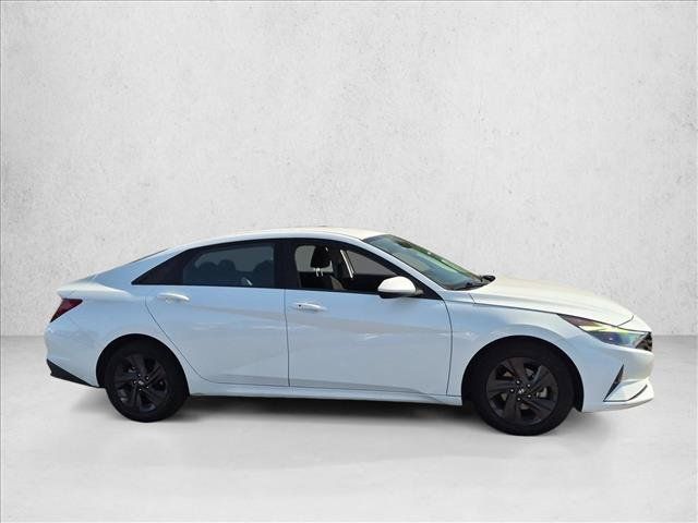 Used 2023 Hyundai Elantra SEL w/ Cargo Package FWD image 4