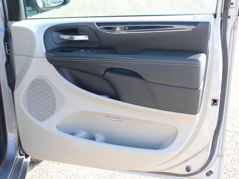 Used 2018 Dodge Grand Caravan SXT image 14