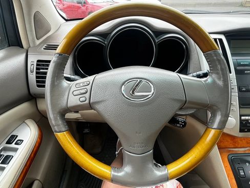 Used 2005 Lexus RX 330 w/ Premium Plus Pkg FWD image 18