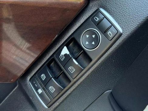 Used 2012 Mercedes-Benz GLK 350 4MATIC image 29