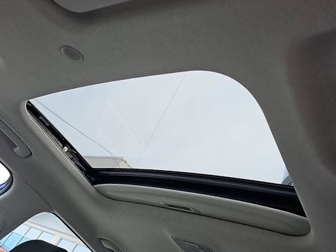 Used 2023 Hyundai Venue SEL image 14